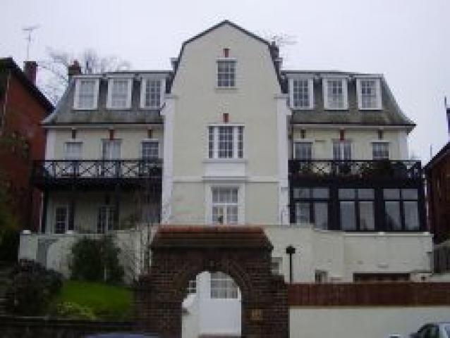 			NEW ON! VIEWINGS ARE HIGHLY RECOMMENDED!, 1 Bedroom, 1 bath, 1 reception House			 Lindfield Gardens, WEST HAMPSTEAD NW6